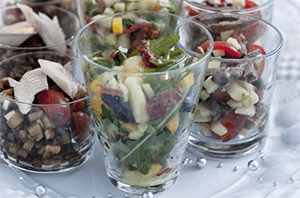 Gnocchisalat mit Rucola im Glas Gnocchisalat mit Rucola im Glas