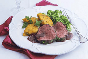 Kräuter-Rinderfilet mit Polentaschnitten