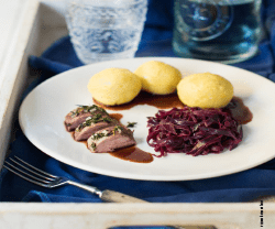 Röllchen aus Weisskohl, Wirsking und mit parmesan