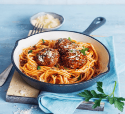 Spaghetti mit Hackbällchen und Tomatensoße