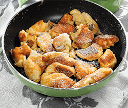 Kaiserschmarrn mit Zwetschgenkompott Kaiserschmarrn mit Zwetschgenkompott