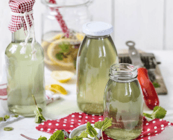 Zitronenmelissesirup mit Pfefferminze Zitronenmelissesirup mit Pfefferminze