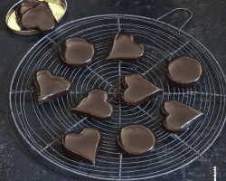 Apfel-Schichtdessert mit Schokolade