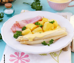 Spargel mit Kartoffeln und Sauce Hollandaise