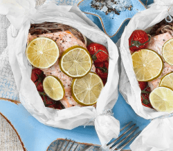 Lachspäckchen mit Kirschtomaten Lachspäckchen mit Kirschtomaten